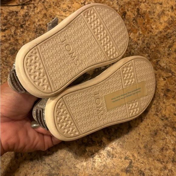 Tiny Toms Silver Iridescent Mary Jane Shoes Holiday Shoe I Size 6 - Picture 6 of 6